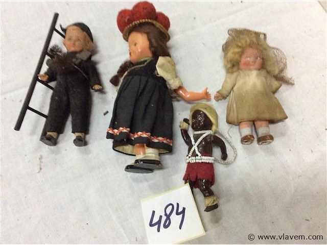 Oude popjes - afbeelding 1 van  3