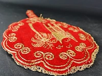 Oude stoffen indische waaier met gouddraad geborduurde voorstelling - afbeelding 5 van  5