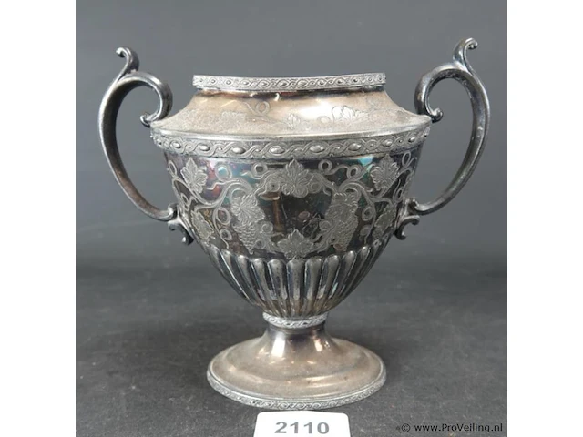 Oude suikerpot met gravures - afbeelding 1 van  5