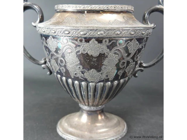 Oude suikerpot met gravures - afbeelding 3 van  5