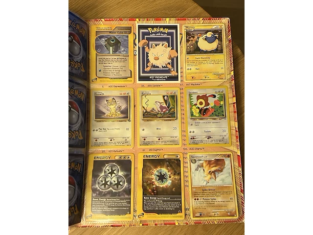 Oude vintage pokémon map met o.a. charizard, venusaur en blastoise - afbeelding 8 van  18
