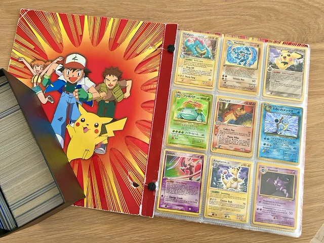 Oude vintage pokémon map met o.a. charizard, venusaur en blastoise - afbeelding 1 van  18