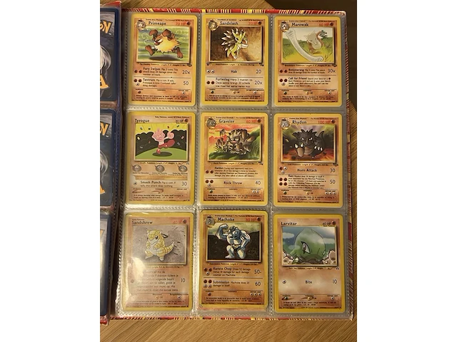 Oude vintage pokémon map met o.a. charizard, venusaur en blastoise - afbeelding 17 van  18