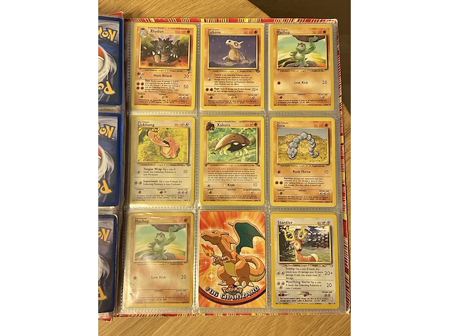 Oude vintage pokémon map met o.a. charizard, venusaur en blastoise - afbeelding 18 van  18