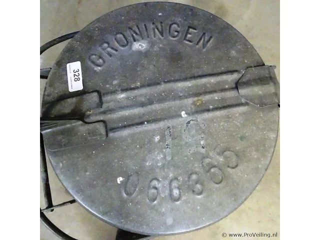 Oude zinken vuilnisbak groningen - afbeelding 4 van  5