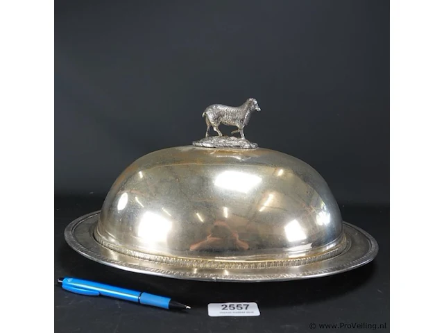 Oude/antieke grote verzilverde cloche met schaap in top - afbeelding 1 van  4