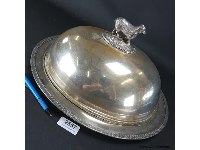 Oude/antieke grote verzilverde cloche met schaap in top - afbeelding 2 van  4