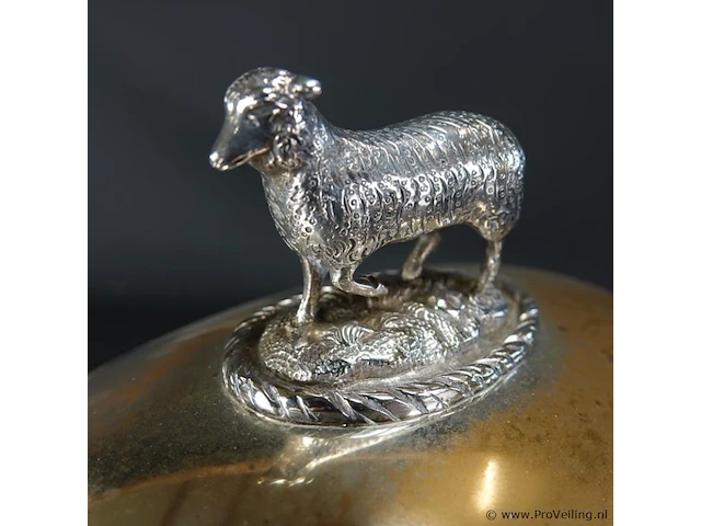 Oude/antieke grote verzilverde cloche met schaap in top - afbeelding 3 van  4