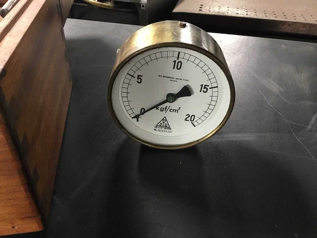Ouderwetse drukmeter - afbeelding 3 van  4
