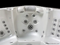 Outdoor spa 5-persoons 210x210x90 cm - wit bad met zwarte zijkant - incl. bluetooth - afbeelding 8 van  14