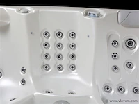 Outdoor spa 5-persoons 210x210x90 cm - wit bad met zwarte zijkant - incl. bluetooth - afbeelding 9 van  14