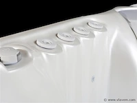 Outdoor spa 5-persoons 210x210x90 cm - wit bad met zwarte zijkant - incl. bluetooth - afbeelding 11 van  14