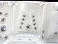 Outdoor spa 5-persoons 210x210x90 cm - wit bad met zwarte zijkant - incl. bluetooth - afbeelding 13 van  14