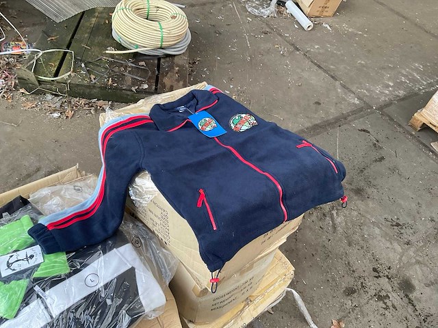 Outdoor vesten (fleecetrui) - afbeelding 6 van  7