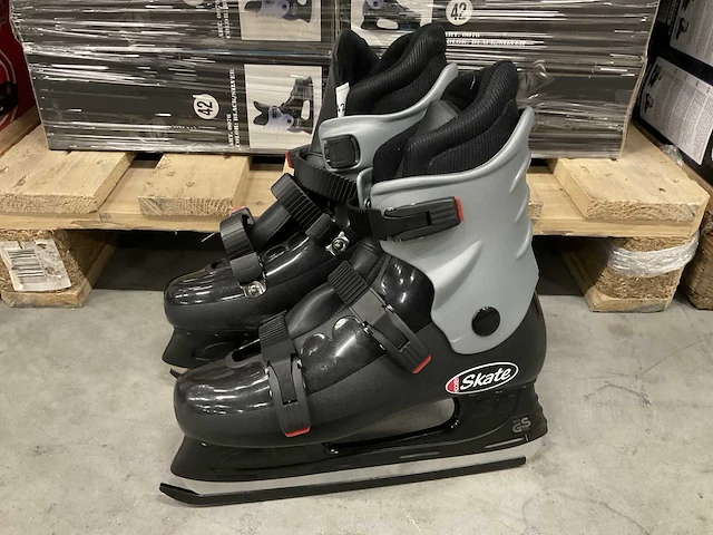 Outrage ijshockeyschaatsen maat 42 (40x) - afbeelding 1 van  4