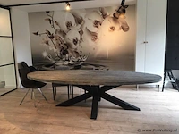 Ovale eettafel met matrix onderstel - 300 x 120 cm