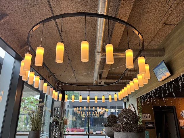Ovale hanglamp met melkglazen kappen - afbeelding 3 van  7