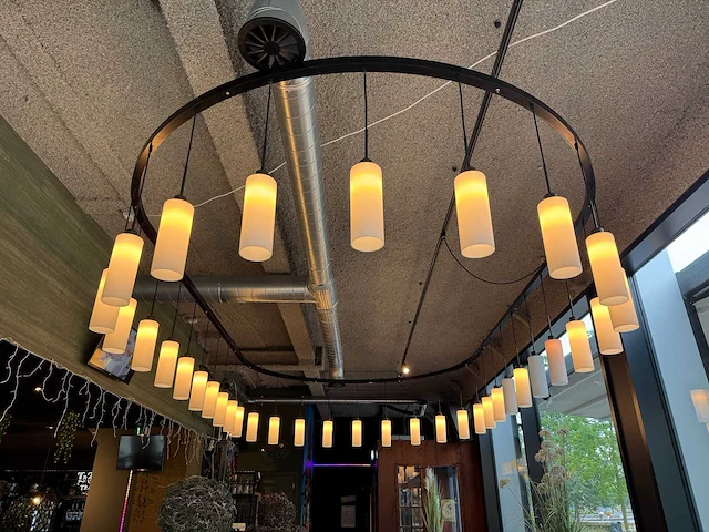Ovale hanglamp met melkglazen kappen - afbeelding 7 van  7