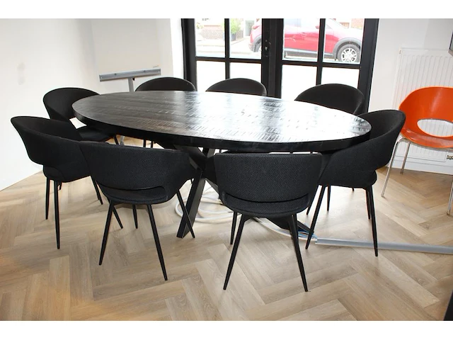 Ovale vergadertafel met acht gestoffeerde stoelen. tafel met houten blad en metalen kruispoot. afmeting 208... - afbeelding 1 van  3