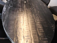 Ovale vergadertafel met acht gestoffeerde stoelen. tafel met houten blad en metalen kruispoot. afmeting 208... - afbeelding 2 van  3