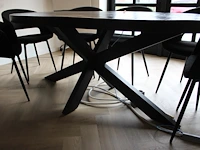 Ovale vergadertafel met acht gestoffeerde stoelen. tafel met houten blad en metalen kruispoot. afmeting 208... - afbeelding 3 van  3