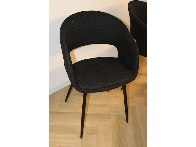 Ovale vergadertafel met tien gestoffeerde stoelen. tafel met houten blad en metalen kruispoot. - afbeelding 4 van  5