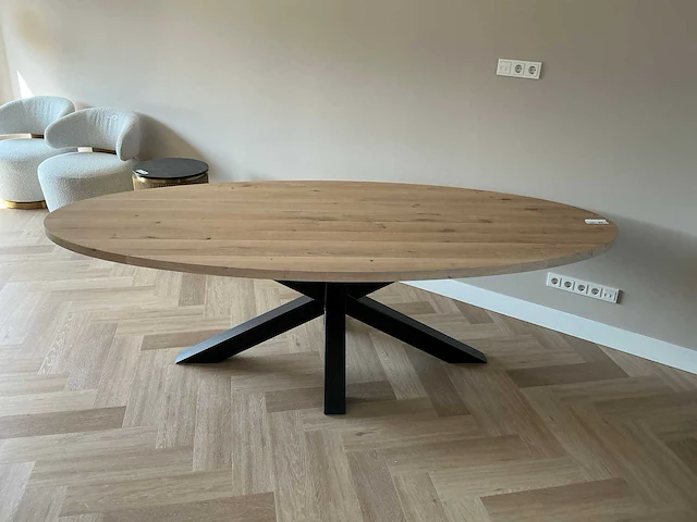 Ovalen eetkamertafel met matrixpoot - afbeelding 1 van  4