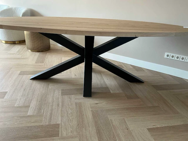 Ovalen eetkamertafel met matrixpoot - afbeelding 2 van  4