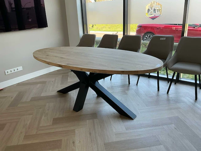Ovalen eetkamertafel met matrixpoot - afbeelding 1 van  4