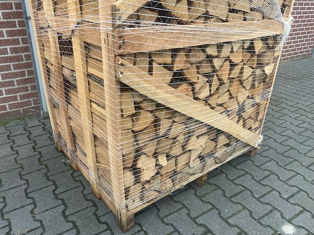 Oven gedroogd eiken haardhout 10m³ (5x pallet) - afbeelding 8 van  9