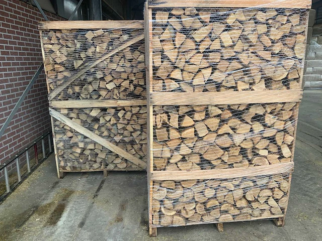 Oven gedroogd eiken haardhout 8m³ (4x pallet) - afbeelding 3 van  10