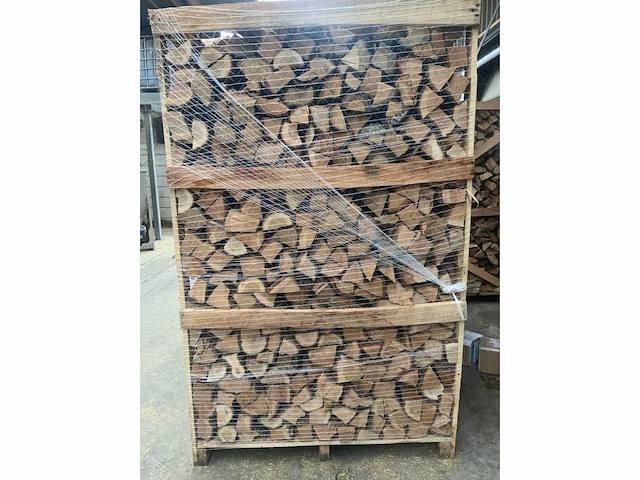 Oven gedroogd eiken haardhout 8m³ (4x pallet) - afbeelding 4 van  10