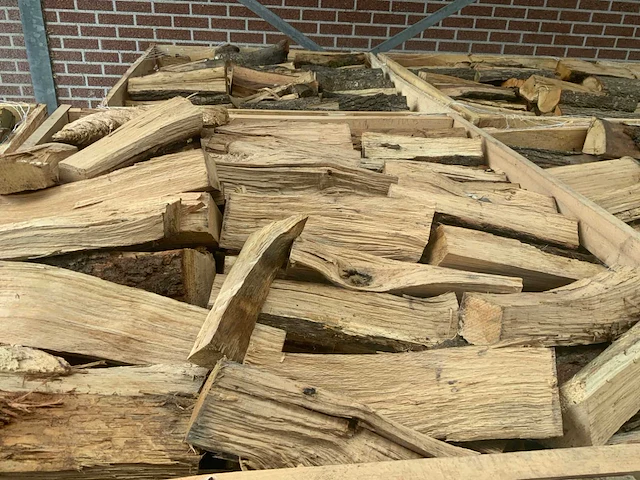 Oven gedroogd eiken haardhout 8m³ (4x pallet) - afbeelding 6 van  10