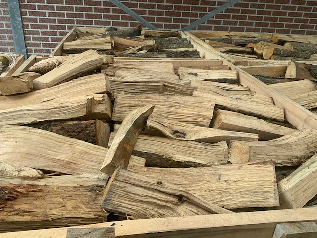 Oven gedroogd eiken haardhout 8m³ (4x pallet) - afbeelding 7 van  10