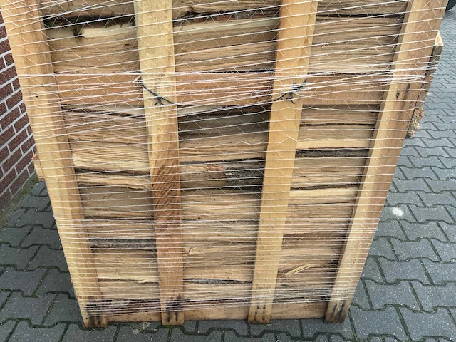 Oven gedroogd eiken haardhout 8m³ (4x pallet) - afbeelding 8 van  10