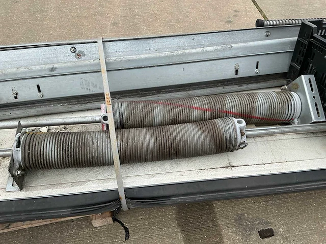 Overhead deur (3,53x2,86 mtr) - afbeelding 9 van  11