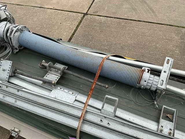 Overhead deur (4,05x3,04 mtr) - afbeelding 6 van  9