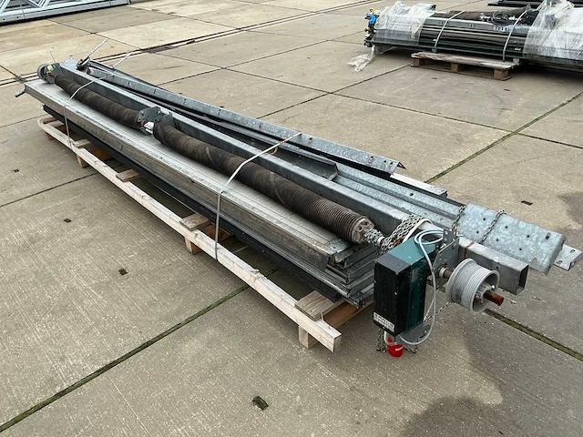 Overhead deur (4,05x3,20 mtr) - afbeelding 1 van  9