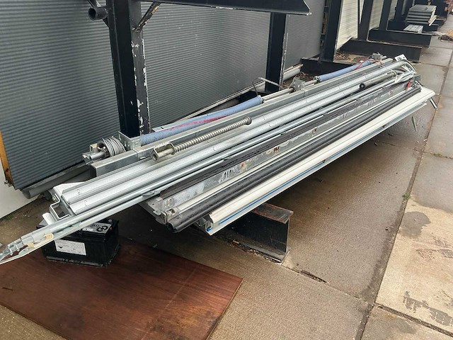 Overheaddeur (3,04x2,80 mtr) - afbeelding 1 van  10