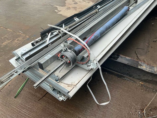 Overheaddeur (3,04x2,80 mtr) - afbeelding 7 van  10