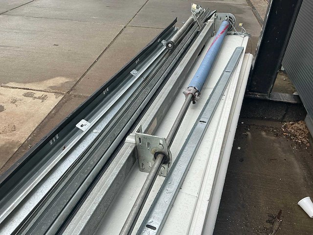 Overheaddeur (3,04x2,80 mtr) - afbeelding 8 van  10