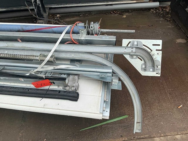 Overheaddeur (3,04x2,80 mtr) - afbeelding 9 van  10