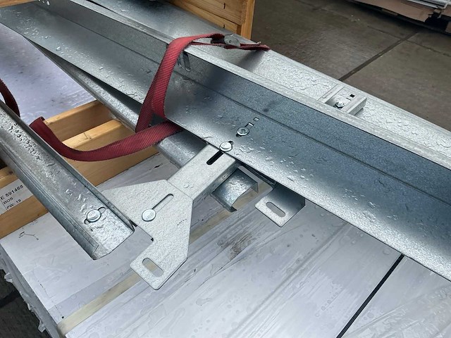 Overheaddeur (3,06x3,50 mtr) ongebruikt - afbeelding 4 van  13