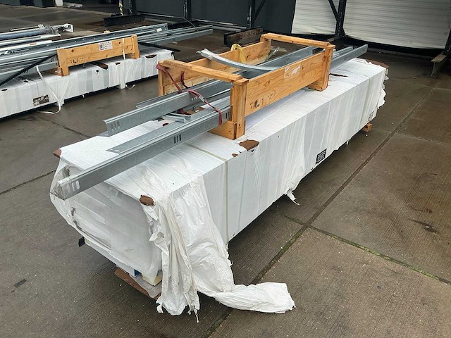 Overheaddeur (3,06x3,50 mtr) ongebruikt - afbeelding 1 van  13