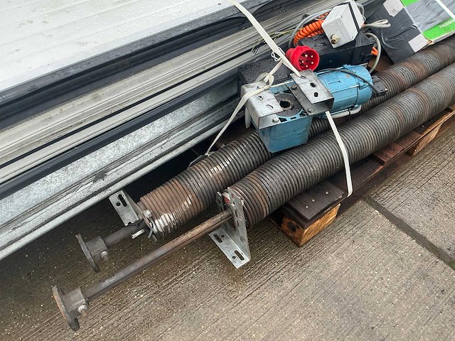 Overheaddeur (4,23x3,58 mtr) - afbeelding 2 van  11