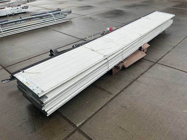 Overheaddeur (4,23x3,58 mtr) - afbeelding 7 van  11