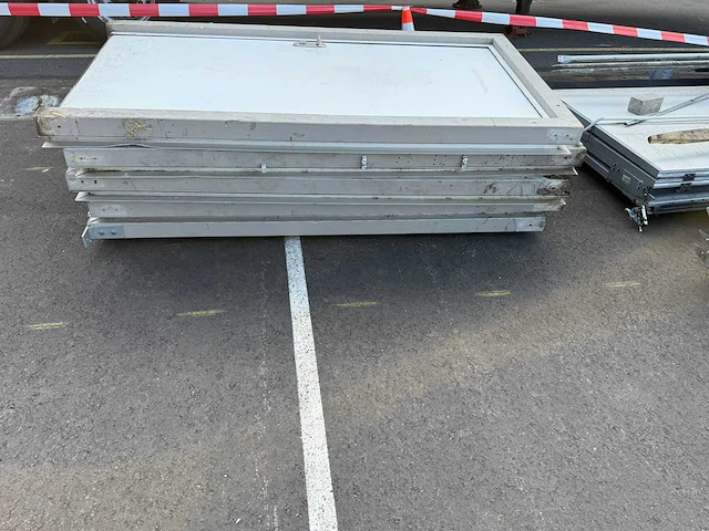 Overheaddeuren, snelsluitdeur en loopdeuren (10x) - afbeelding 18 van  18