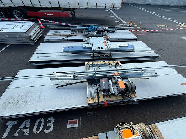 Overheaddeuren, snelsluitdeur en loopdeuren (10x) - afbeelding 8 van  18