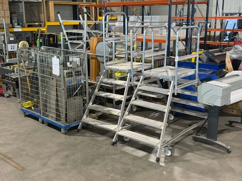 Overheidsveiling industriële verpakkingsmachines en magazijnmiddelen iederz en dcw