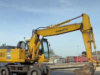 Overheidsveiling mobiele graafmachine komatsu pw180